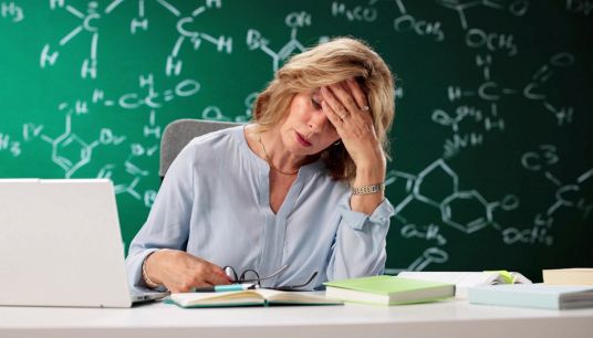 L’Ue denuncia il burnout degli insegnanti: lo studio