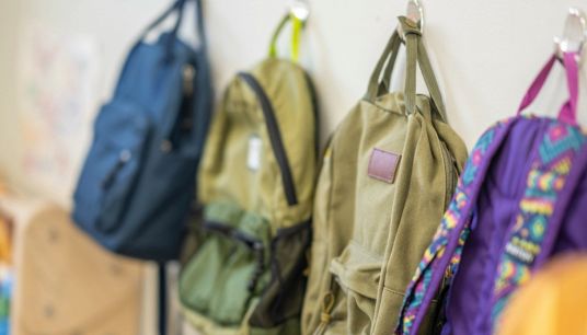 Ora è consentito controllare gli zaini a scuola: novità in Cile