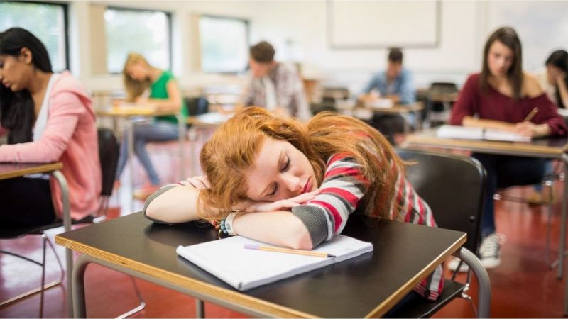 Dormire poco prima di una verifica fa davvero peggiorare?