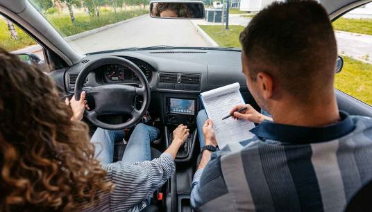 Esame della patente di guida a 17 anni