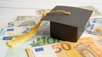 Boom di richieste di prestiti per laurearsi in Italia: il Fond