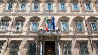 Solo 8 senatori su 200 arrivano dall'istruzione: è polemica