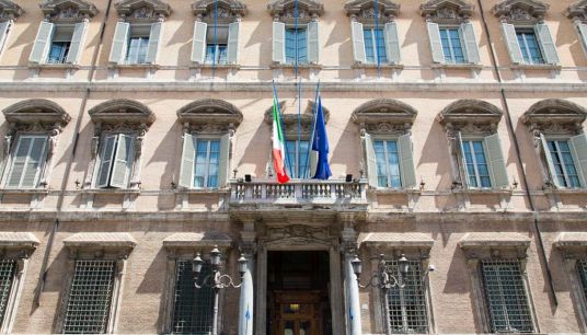 Solo 8 senatori su 200 arrivano dall'istruzione: è polemica