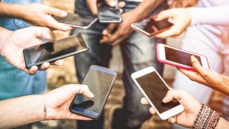 L'uso di social in adolescenza può incidere sui voti: la scoperta