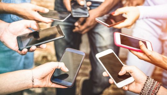L'uso di social in adolescenza può incidere sui voti: la scoperta