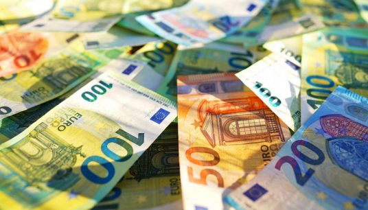 Vincono 50 milioni alla lotteria e finanziano la vecchia scuola