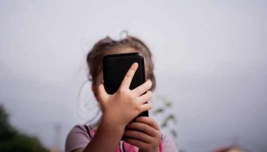 Abusi online sui minori: l'allarme dell'Unicef