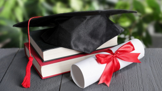 cappello-laurea-libri