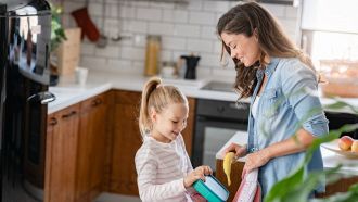 Ritorno a scuola: le regole dei pediatri per genitori e bambini