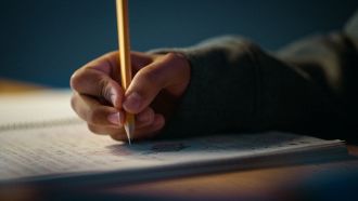 Scrivere a mano fa bene al cervello, lo ha svelato uno studio