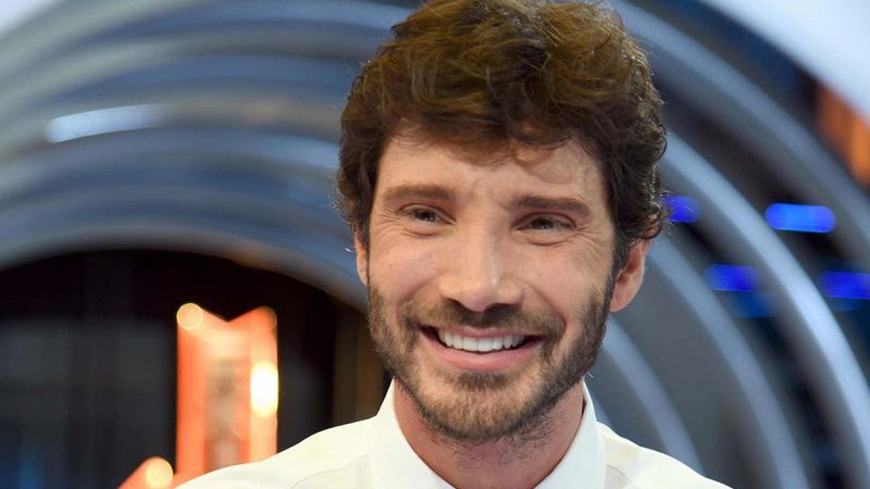 Il conduttore Stefano De Martino