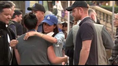 Harry e Meghan visitano gli sfollati per gli incendi a Pasadena
