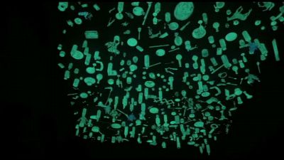 Uno strano cielo illumina la Galleria Poggiali a Milano