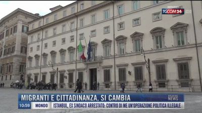 Breaking News delle 11.00 | Migranti e cittadinanza, si cambia