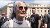 Il racconto dei fedeli dopo l'ultimo saluto al Papa nella basilica