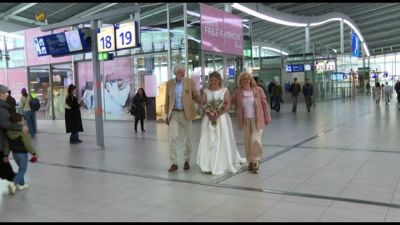 A Utrecht sposi in stazione e in abiti usati per dire no allo spreco