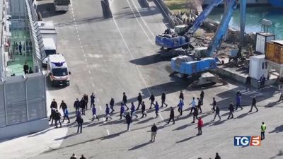 Meloni sui migranti: "Avanti sull'Albania"
