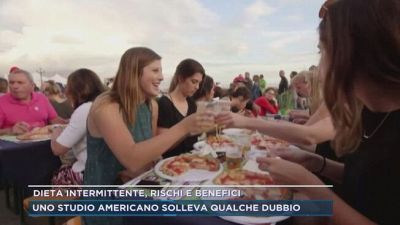 Dieta intermittente, rischi e benefici