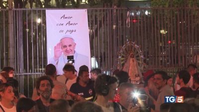 Papa Francesco, l'Argentina piange