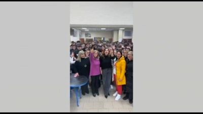 Ciak! si gira a Caivano, Luisa Ranieri incontra la preside coraggio
