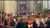 Papa, l'ingresso dei fedeli dalla Porta Santa e la fila a San Pietro