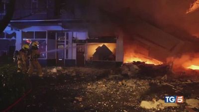 Crolla una palazzina, morti e feriti all'Aja