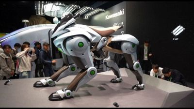 Per Kawasaki la moto del futuro ha 4 zampe: il concept "Corleo"