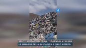 Vestiti buttati nel deserto cileno di Atacama