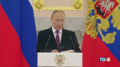 Istanbul, Putin assente. Zelensky: "È una farsa"