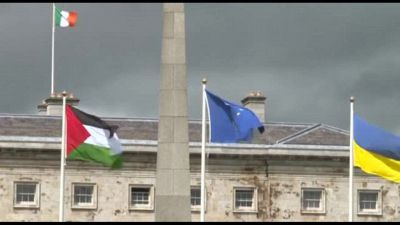 La bandiera palestinese sventola davanti al parlamento irlandese