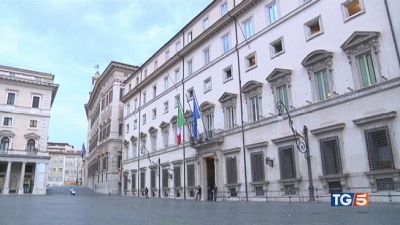 Sì al milleproroghe e vertice sulla manovra