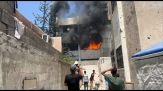 Incendio in scuola a Gaza dopo raid Israele, la fuga dei rifugiati