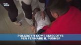 Agenti come mascotte dei Mondiali per fermare il pusher: il blitz