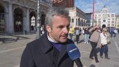 Il surf in Canal Grande, i tuffi dai ponti, la colazione nelle calli