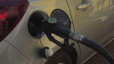 Uno scontro di 24 centesimi sul diesel, lotta al caro-carburanti