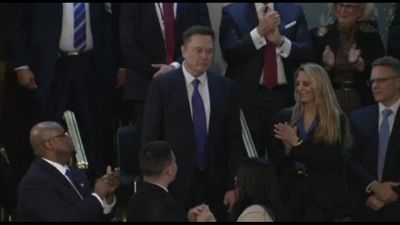 Trump durante il discorso al Congresso chiede applausi per Elon Musk