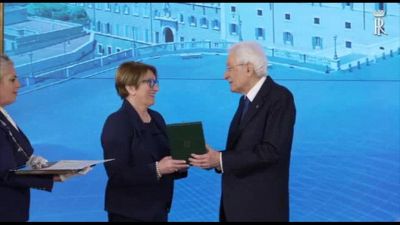 Mattarella consegna onorificenze al Merito: siete esempio solidarietà