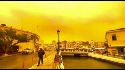 Creta, una tempesta di sabbia africana tinge il cielo di arancione
