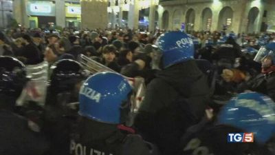 Scontri in piazza: fermare i violenti