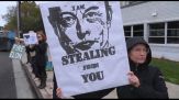 Protesta davanti Tesla a Los Angeles: "Musk distrugge gli Usa"