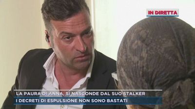 La paura di Anna, si nasconde dal suo stalker