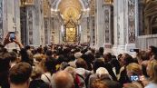 Cinquantamila in coda L'abbraccio a Francesco