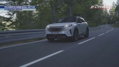 Nuova Peugeot E-3008 electric 325 Dual Motor