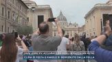 Papa Leone XIV, acclamato dai fedeli in piazza San Pietro