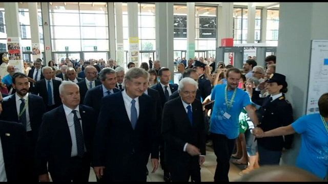 Grandes multitudes para Mattarella en la reunión de Rímini: “Gracias, señor presidente Grandes multitudes para Mattarella en la reunión de Rímini: “Gracias, señor presidente