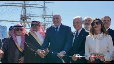 Crosetto visita il Vespucci in Arabia Saudita, ultima tappa del tour
