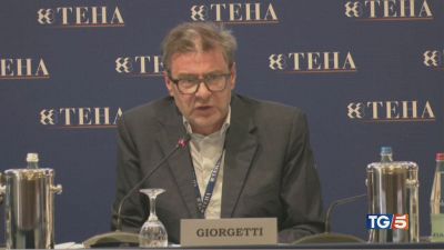 Giorgetti a Cernobbio: "L'economia italiana meglio delle attese"