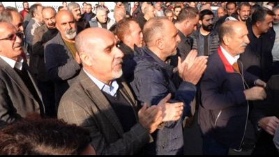 Turchia, protesta curda contro la destituzione di tre sindaci
