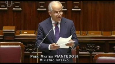 Migranti, Piantedosi: i centri in Albania piacciono all'Europa
