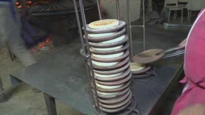 Toscana, tutti in fila sulle Alpi Apuane per le focaccette di Vaccareccia